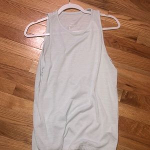 nike tank top size medium
